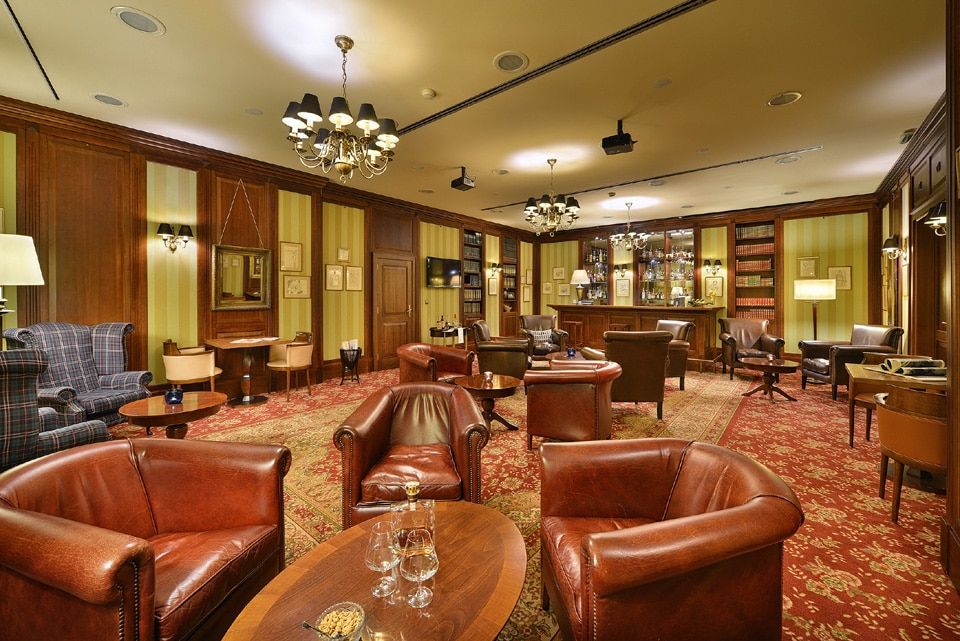 library_saloon_houdini_restaurant_bratislava
