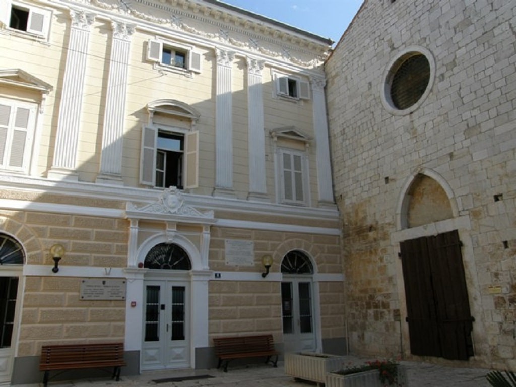 istrian_assembly_hall_outside