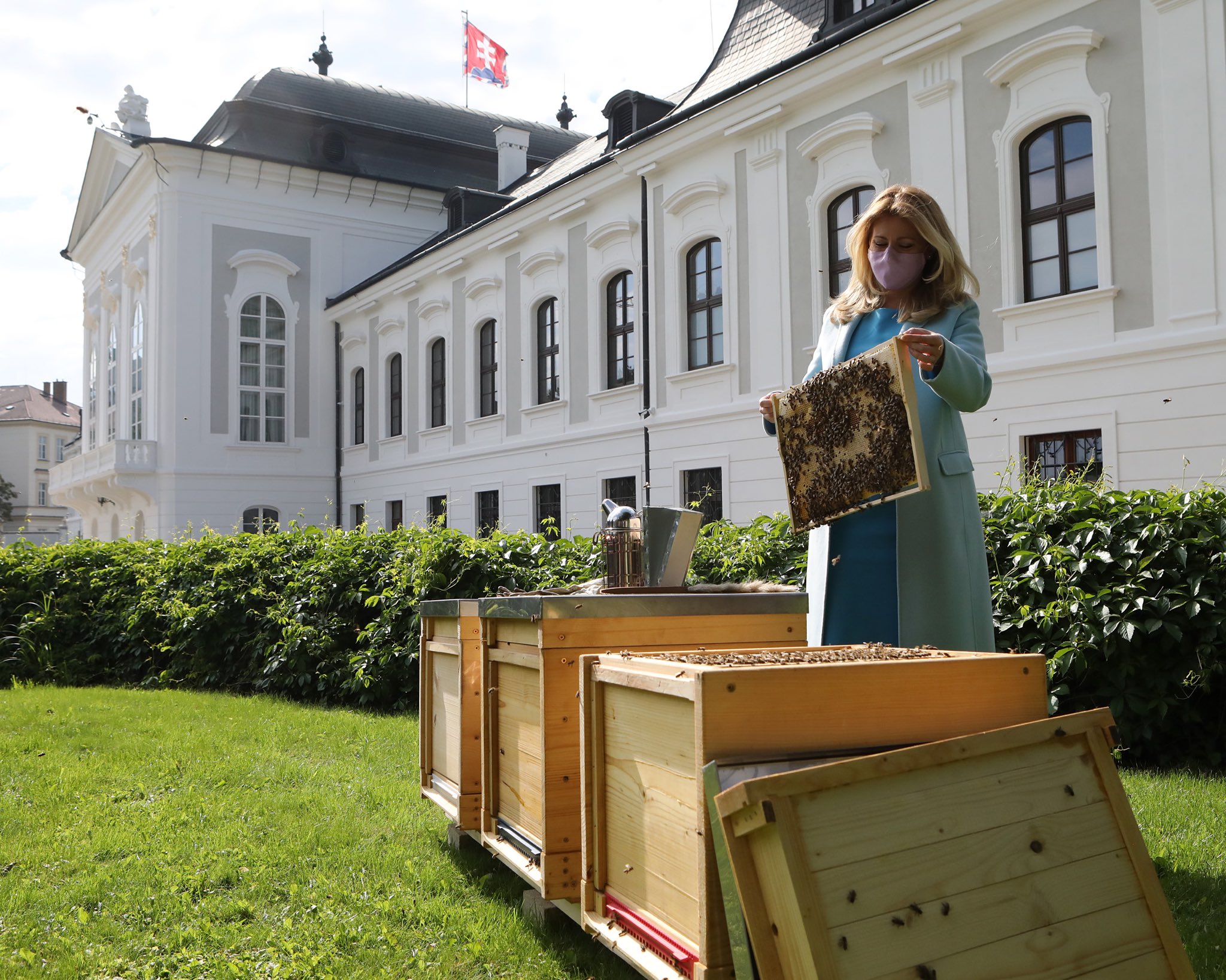 bratislava-presidential-palace-beekeeping