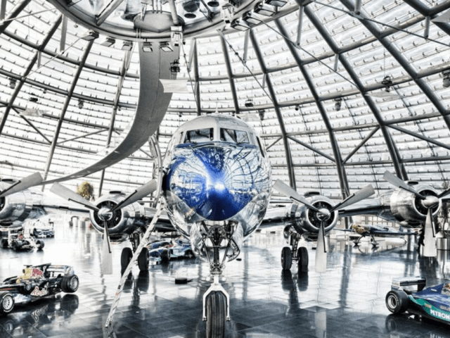 hangar_red_bull