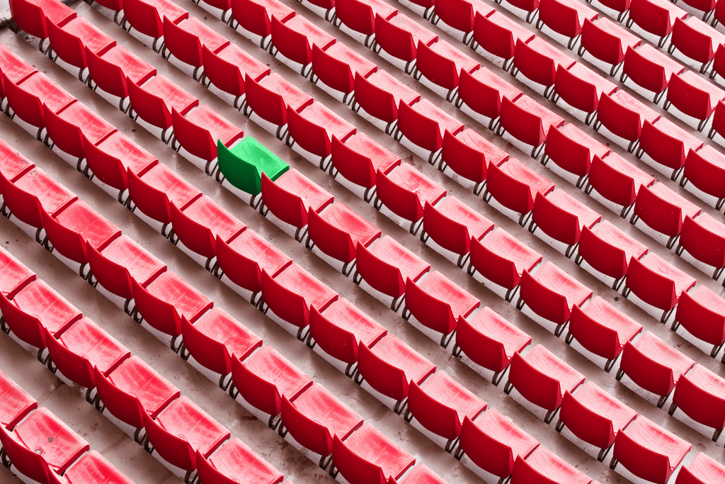 greenwashing-kongres-magazine-green-red-chairs-stadium