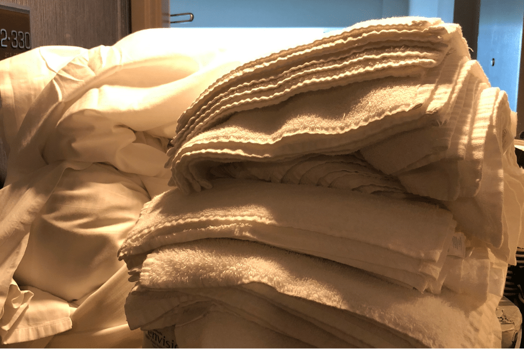 hotel-towels-pile-greenwashing