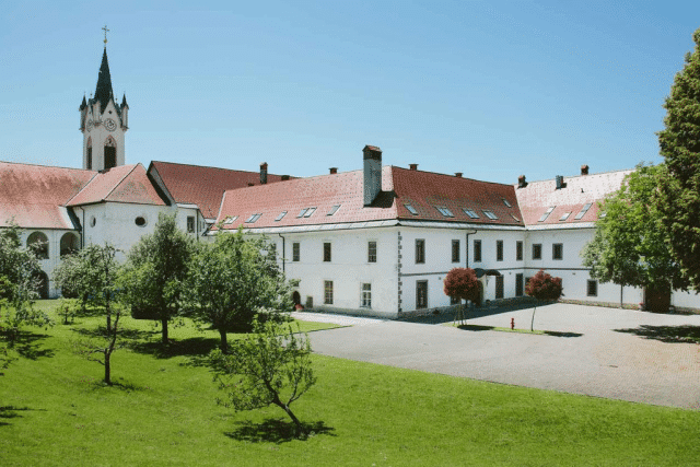 mekinje_monastery