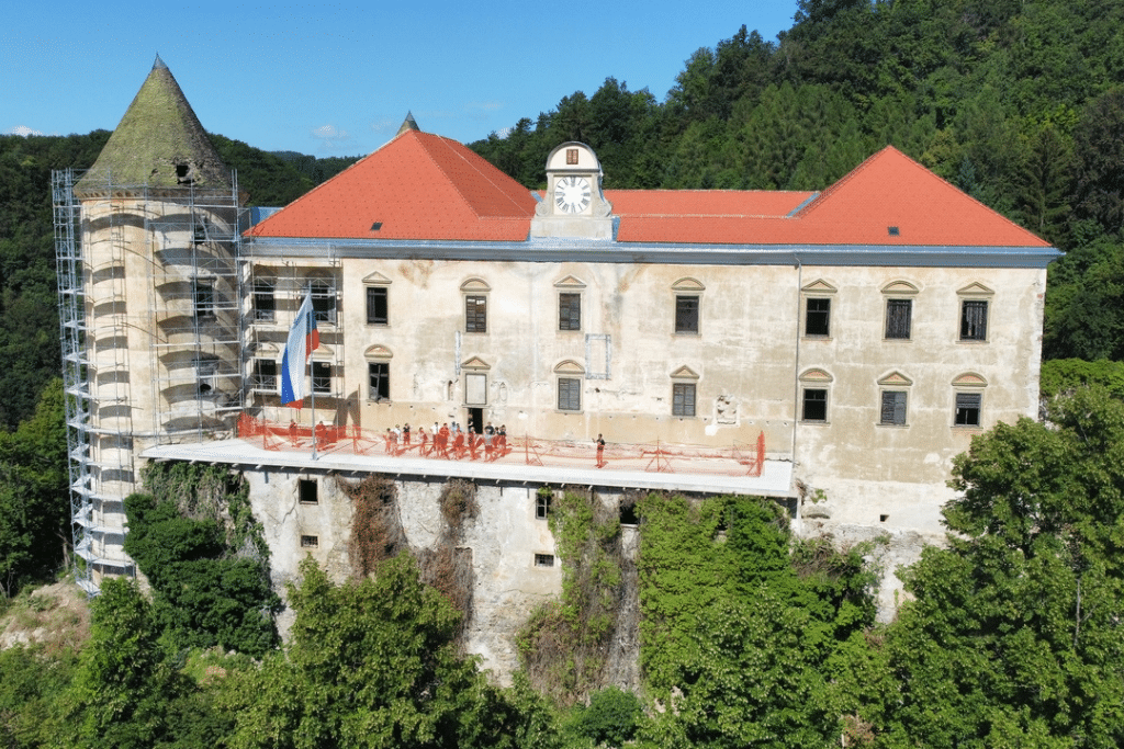 Podčetrek_Castle