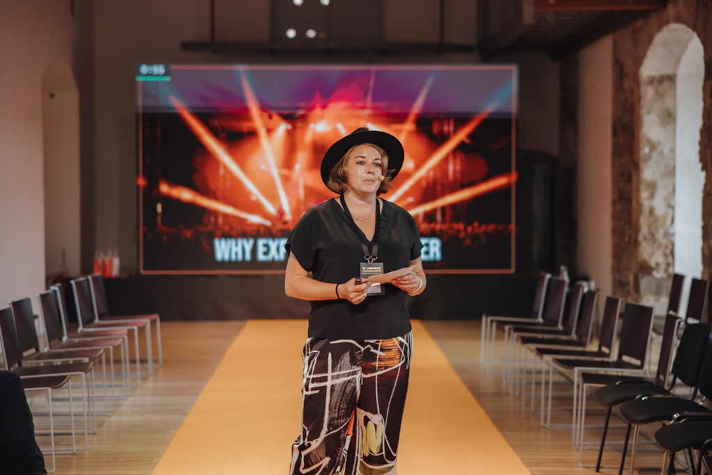 expert_associations expert_associations