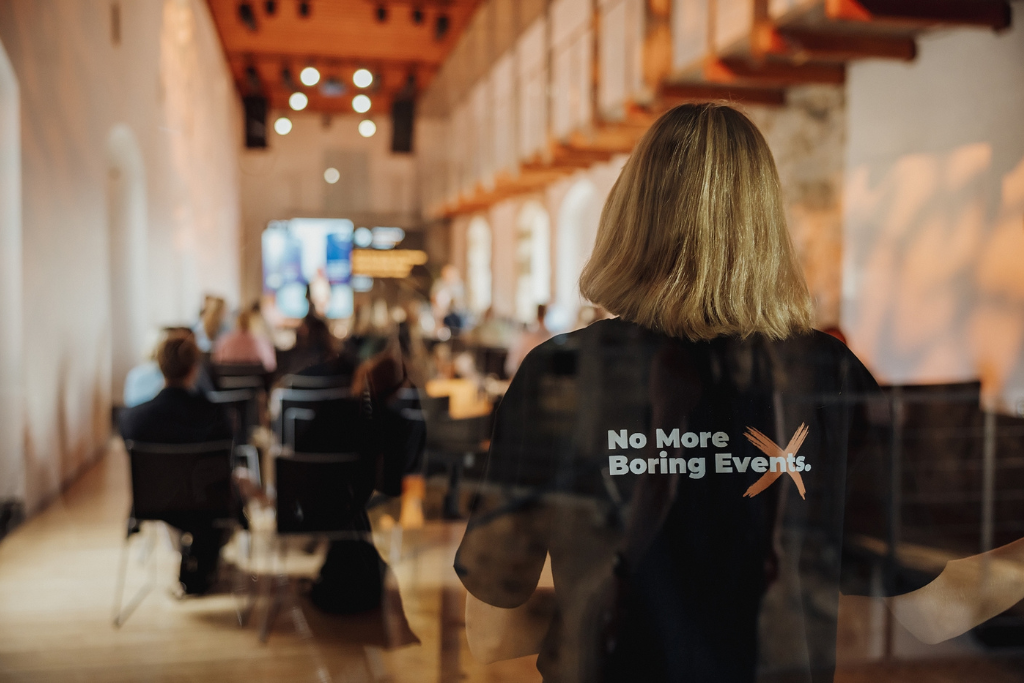 expert_associations expert_associations