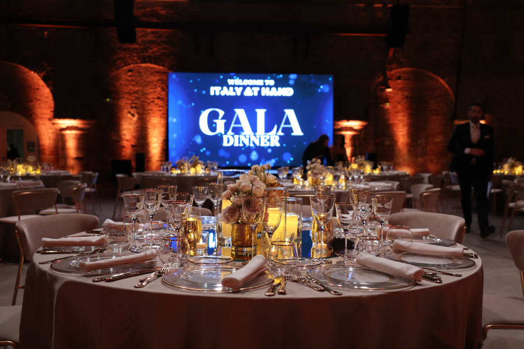 italy_at_hand italy_at_hand